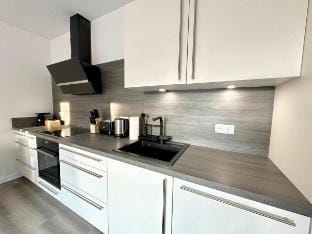 Modern apartment | parking space | near train Vacation rental in Schleswig-Holstein