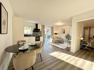 Modern 2BR with terrace + parking, near train Vacation rental in Schleswig-Holstein