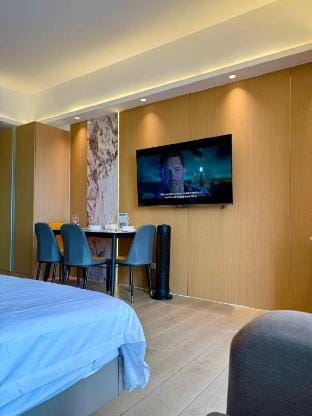 Venice Luxe Canal View ·Max 3 Adults + Kids Vacation rental in Makati