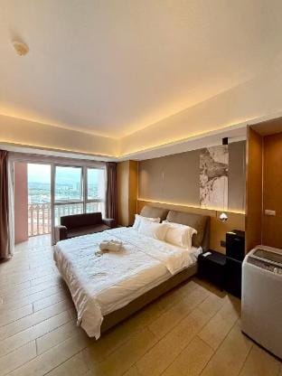 Venice Luxe Canal View ·Max 3 Adults + Kids Vacation rental in Makati