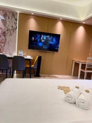 Venice Luxe Canal View ·Max 3 Adults + Kids Vacation rental in Makati