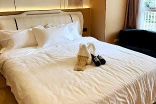 Venice Luxe Glow [Max 3 adults+Kids]Canal Access Vacation rental in Makati