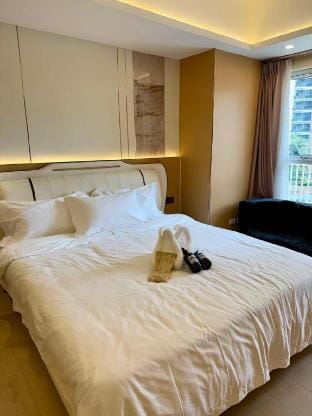 Venice Luxe Glow [Max 3 adults+Kids]Canal Access Vacation rental in Makati
