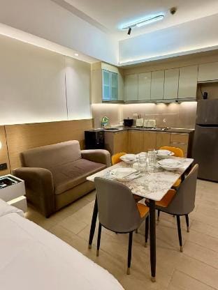 Venice Luxe Breeze Maximum 3 Adults+Kids•Balcony Vacation rental in Makati