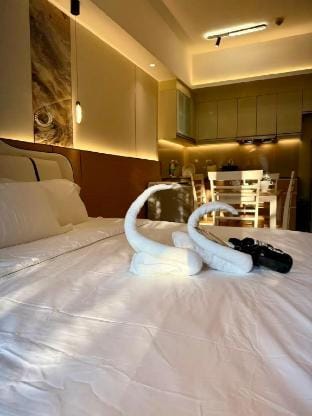 Venice Luxe Breeze Maximum 3 Adults+Kids•Balcony Vacation rental in Makati