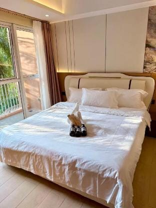 Venice Luxe Breeze Maximum 3 Adults+Kids•Balcony Vacation rental in Makati