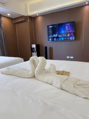 Venice Luxe Condo (Maximum 3 Adults+Kids) w/65"TV Vacation rental in Makati