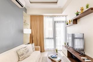 SuperHost Homey 2BR w Balcony BGC Wifi near mall Vacation rental in Makati