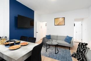 Contractors | Garden | Sleeps 9 | 2Bath | Discount Vacation rental in Sheffield