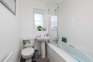 15%OFF | Perfect for Groups | 9 Single Beds Vacation rental in Sheffield