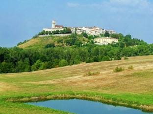 Charming Apartment in Serene French Setting Vacation rental in Nouvelle-Aquitaine