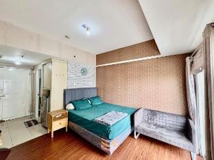 Cozy studio Apt Altiz Bintaro W/ Pool & Netflix Vacation rental in South Jakarta City