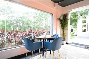 Leopard Room Near CCU Airport,CC2 ,with Pool & GYM Vacation rental in Kolkata