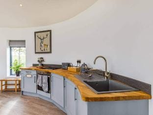 The Angel - Luxury Lakeside Lodge Farm Stay in Newark and Sherwood District