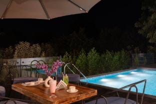 Luxury Villa W/ Private Pool by "The Maple House" Farm Stay in Himachal Pradesh