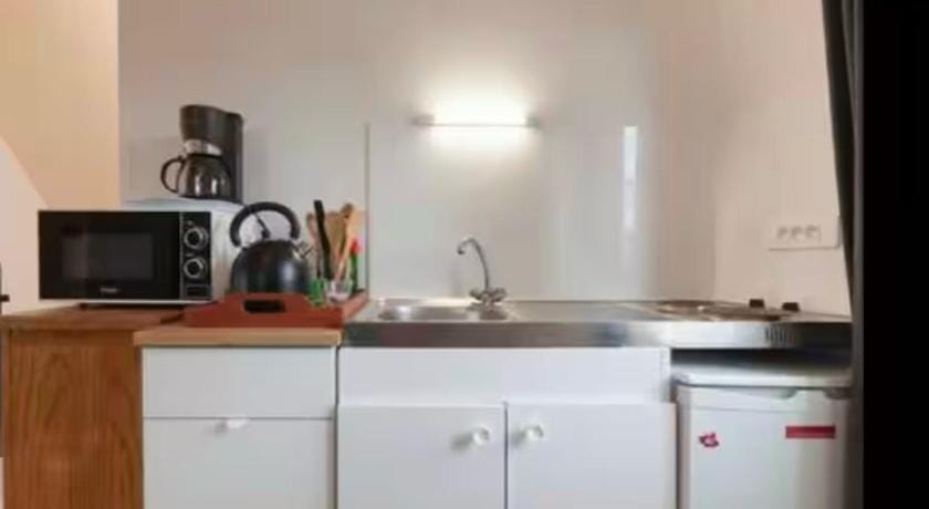 Refuge des voyageurs - Studio Phenix  20 m² avec jardin Hotel in Landerneau
