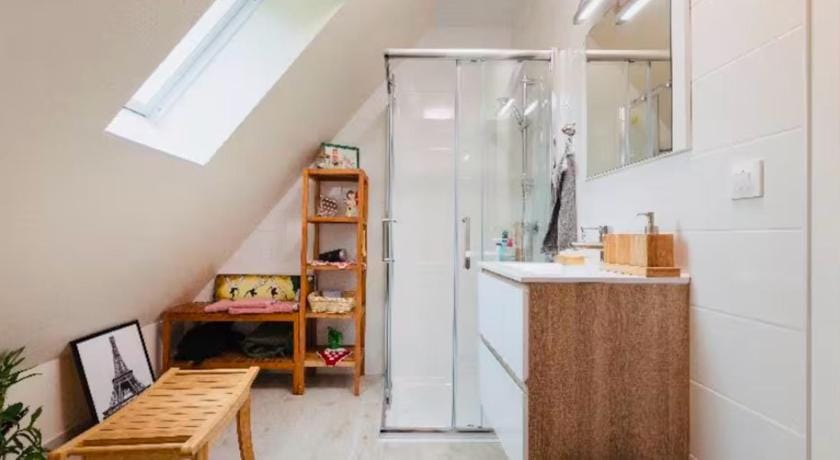Refuge des voyageurs - Studio Phenix  20 m² avec jardin Hotel in Landerneau