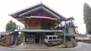 GIRI PINE HOMESTAY Vacation rental in West Bengal