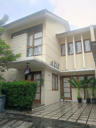 Awana Townhouse 08 Homestay 4kamar Yogyakarta  Vacation rental in Yogyakarta