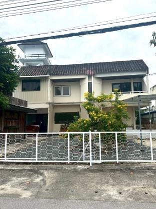 เฮือนสบาย  Vacation rental in Chiang Mai