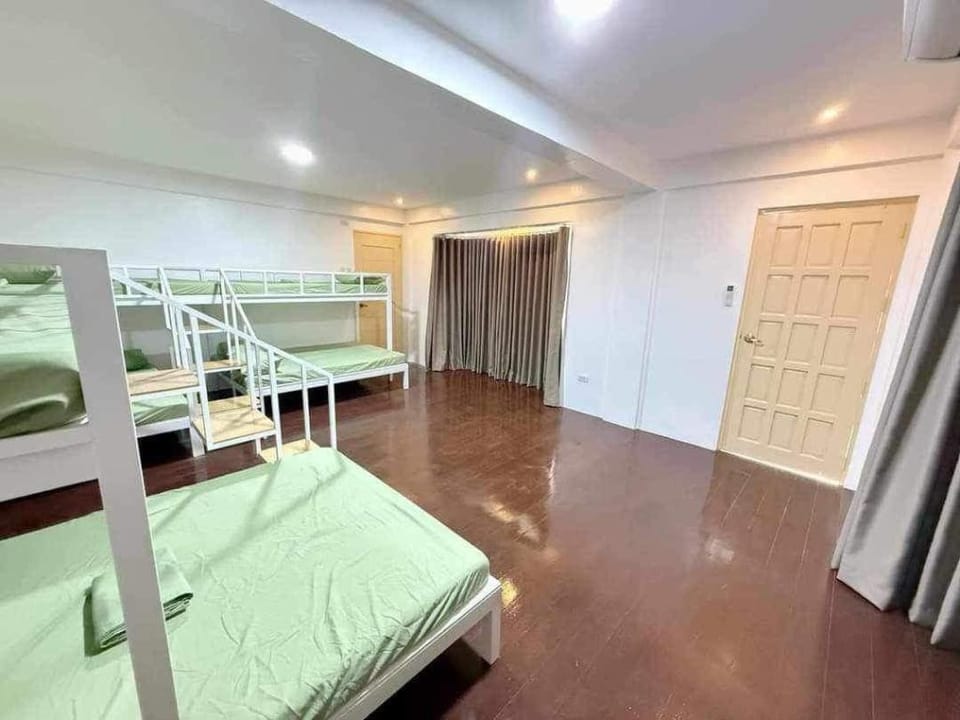 Casa Sakura 2 Family Room Hotel in Calamba