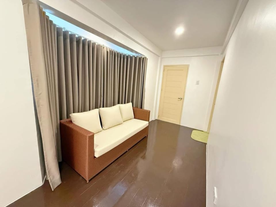 Casa Sakura 2 Family Room Hotel in Calamba