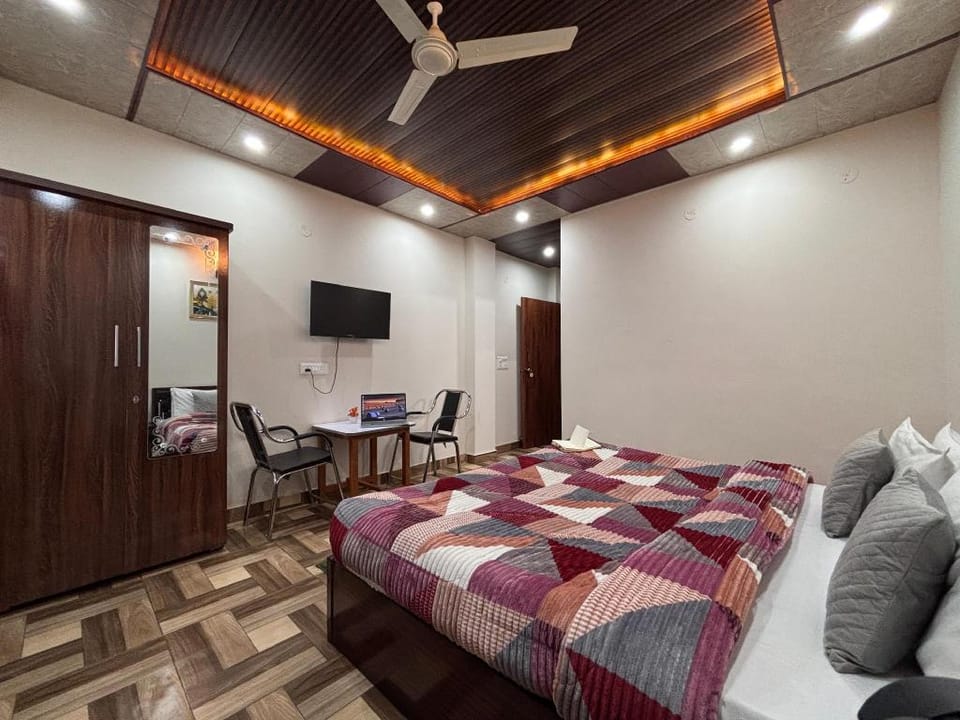 Pine View Hotel Kasauli - Open Rooftop - Groups Hotel in Himachal Pradesh