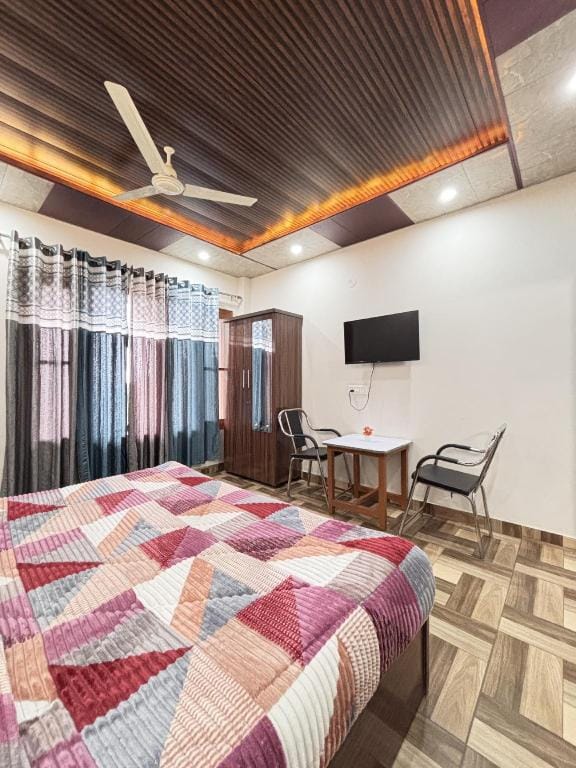 Pine View Hotel Kasauli - Open Rooftop - Groups Hotel in Himachal Pradesh