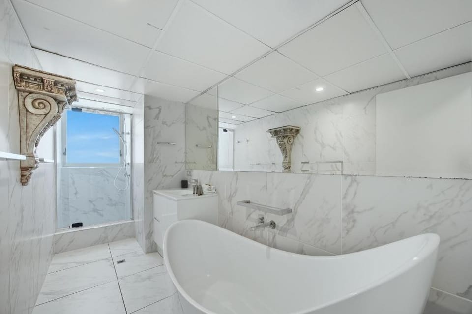 Oceanfront Serenity At Main Beach Hotel in Surfers Paradise