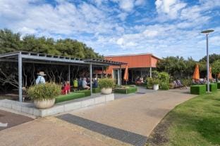 Stylish 2-Bed Unit with Views & Rooftop Access Apartment in North Fremantle