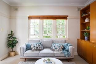 Chic Apartment with Sun Lounge Near Manly Beach Apartment in Manly