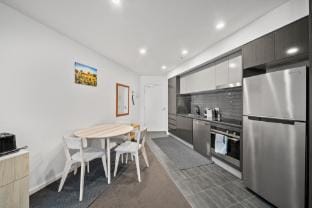 Light-Filled 1-Bed Apartment with Pool & Gym Apartment in Canberra