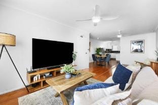 Coastal 2-Bed with Balcony, 200m from Beach Apartment in Burleigh Heads