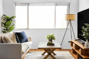 Coastal 2-Bed with Balcony, 200m from Beach Apartment in Burleigh Heads