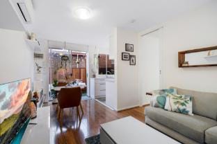 Snug St Kilda Apartment with Private Courtyard Apartment in Saint Kilda