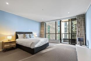2-Bed Inner-City Pad with Gym & Sauna Apartment in Southbank