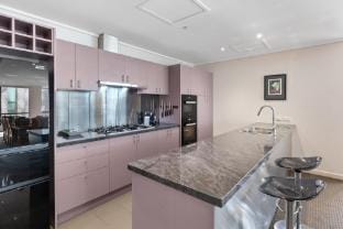 2-Bed Inner-City Pad with Gym & Sauna Apartment in Southbank
