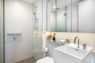Stylish City Apartment with Expanding City Views Apartment in Southbank