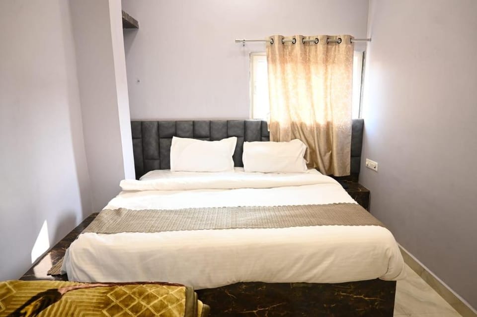 Trinetra Homestay Hotel in Varanasi