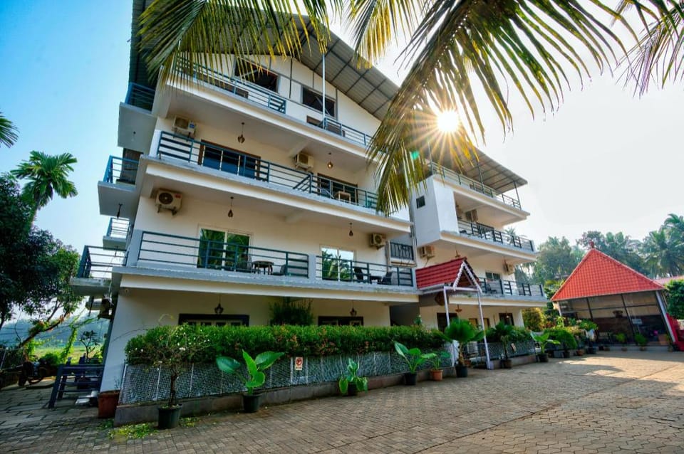 GR RESORT AND COTTAGES Hotel in Candolim