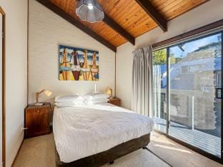 'Broulee Break' -2-Bed Beach House with Games Room Apartment in Broulee