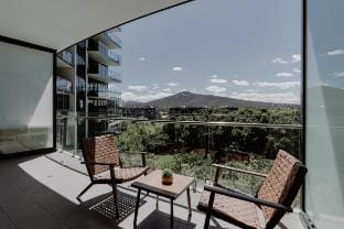 Center 1-Bed with Gym, BBQ and Stunning Views Apartment in Canberra