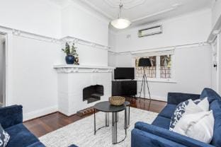 Chic Semi-Detached 2-Bed Home with Outdoor Dining Apartment in Perth