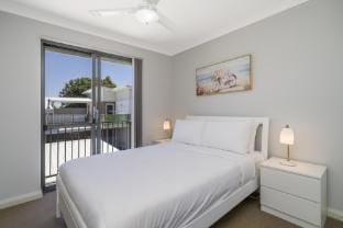 Sunny 2-Bed in Quiet Location with Balcony Apartment in Perth