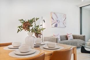 Spacious Modern Apartment with Pool & Gym Access Apartment in Southbank
