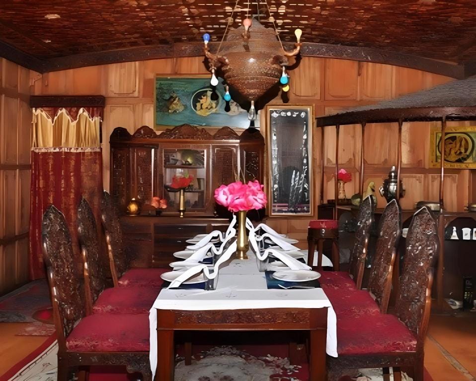 Aliflaila Laila Group of Houseboats Srinagar J&K Hotel in India