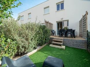 Villa in France near Beach  Heated Pool Villa in Occitanie