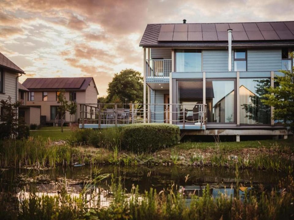 Lakeside Villa with Sauna Hotel in Wallonia, Belgium