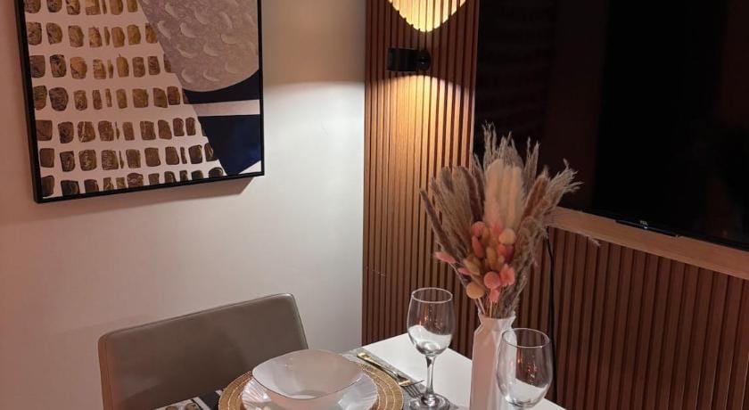 Cosy & Aesthetic Unit in One Uptown Residence BGC Hotel in Makati