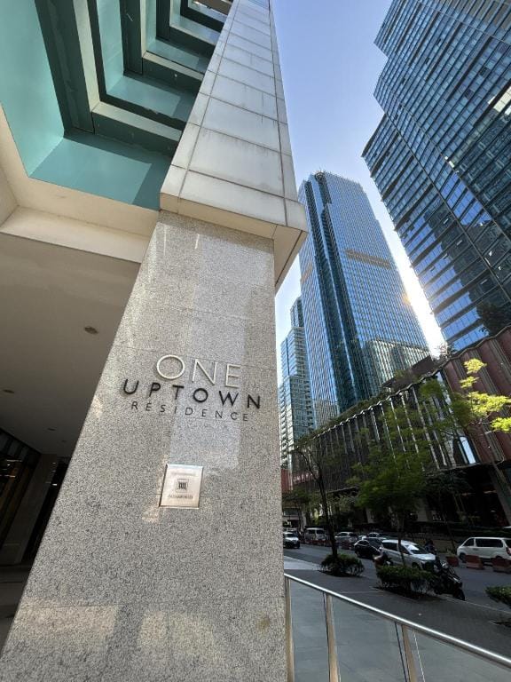 Cosy & Aesthetic Unit in One Uptown Residence BGC Hotel in Makati
